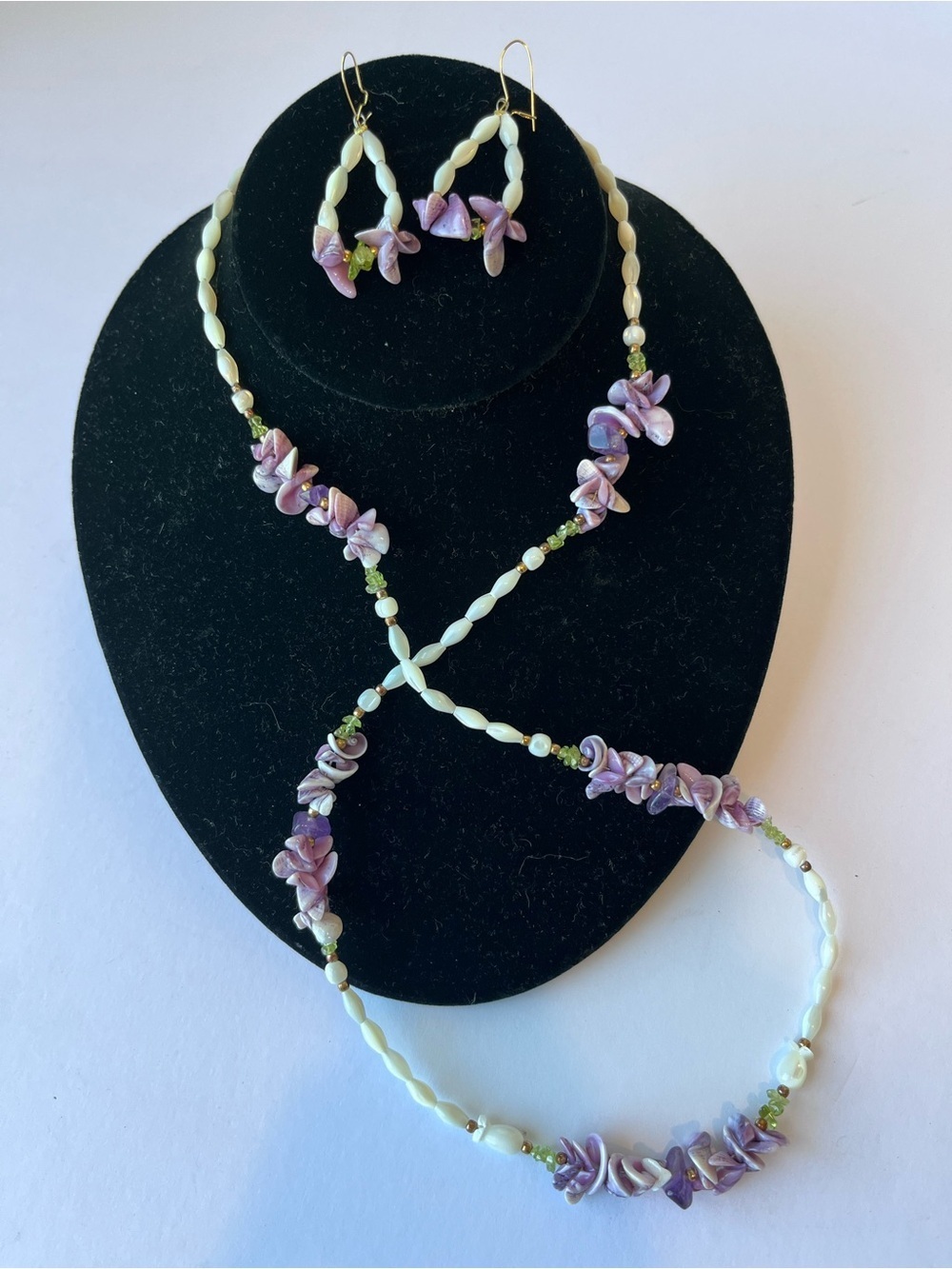Vintage Shell Necklace & Earrings Set Purple White